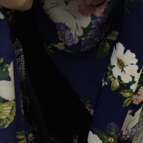 Lulu’s floral wrap dress - Picture 4 of 6